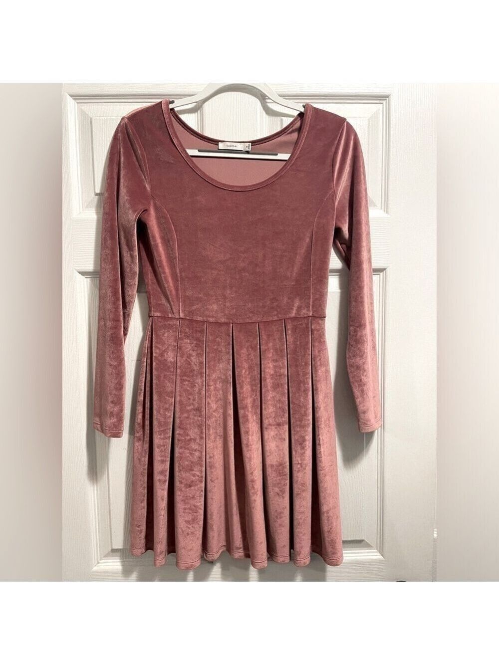 Aritzia TALULA Lambeth Pleated velvet dress long sleeves Size Medium